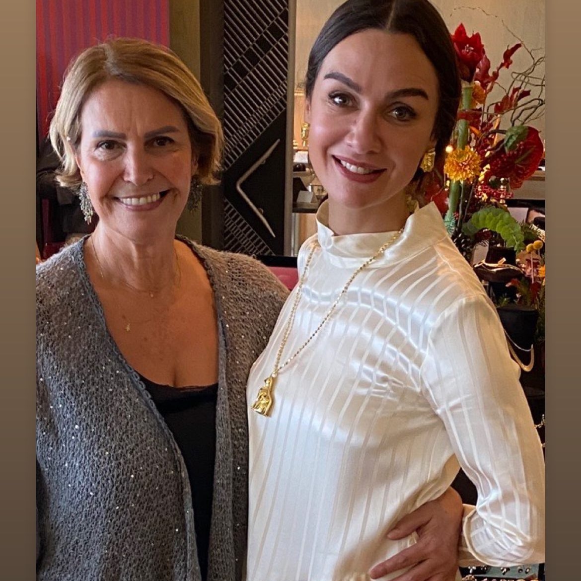 ❤️ Mamãe Ayper prestigiando a Birce na apresentação da nova coleção de jóias...😍💎💍

#birceakalay‌ #bircefinejewellery #newcollection