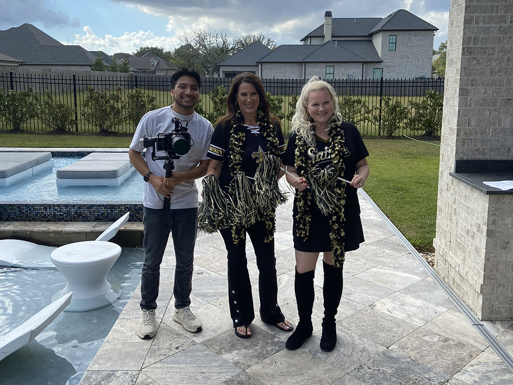 thekellywgroup's tweet photo. When you work with your friends - doing what you love - can you really even call it work?  https://t.co/BgKBMwHHL6
#ADTV   #behindthescenes  #excitingopportunity #neworleansfood  #showcaseneworleans  #lovemyjob  #thebestpeople

@commanderspala1  @craigsewing https://t.co/p8xkn01qv4