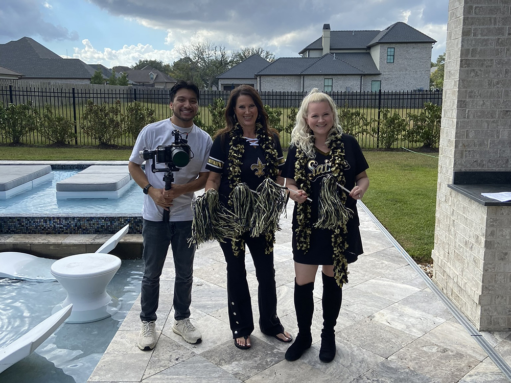 thekellywgroup's tweet photo. When you work with your friends - doing what you love - can you really even call it work?  https://t.co/BgKBMwHHL6
#ADTV   #behindthescenes  #excitingopportunity #neworleansfood  #showcaseneworleans  #lovemyjob  #thebestpeople

@commanderspala1  @craigsewing https://t.co/p8xkn01qv4