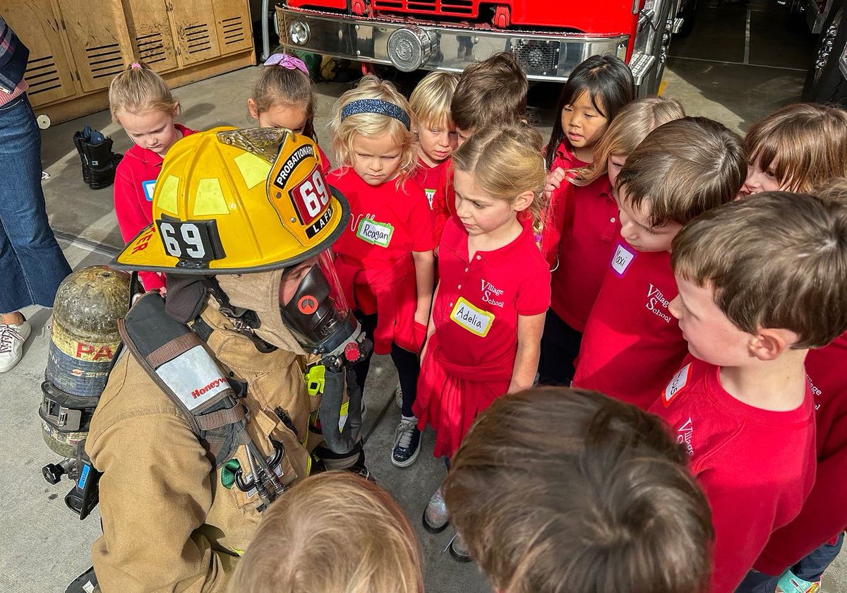 VillageSchool's tweet photo. Today TK visited Fire Station 69 on Sunset Blvd. The TKers had so many questions to ask the firefighters! TKers gave the firefighters cute thank you drawings that they made, and learned all about what firefighters do to keep us safe. 

#villageschool #palisadianpost https://t.co/pSqyfGp1T3