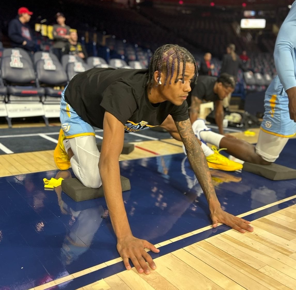 JaguarHoops's tweet photo. Hit that β€οΈοΈ to help us wish Sophomore, Guard Gavin Harris @turnupg__ very ππͺπΉπΉπ ππ²π»π½π±ππͺπβΌοΈ#WeAreSouthern #GoJags #SouthernIsTheStandard
#SUBasketball #Family #ProwlOn https://t.co/IRXPdCU5XN