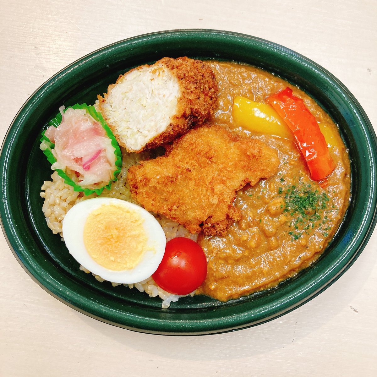 corchalotemachi's tweet photo. おそようございますすいようび。カラッと晴れて気持ちのいい、冬晴れの東京です☀️

リニューアルしてさらに美味しくなった白味噌キーマカレーにするか、豆ごはんの激しい誘惑に負けて天然ぶりの照り焼きにするか、それが問題だ……ﾑﾑﾑ

#企業公式が毎朝地元の天気を言い合う https://t.co/pE2zA8iioq
