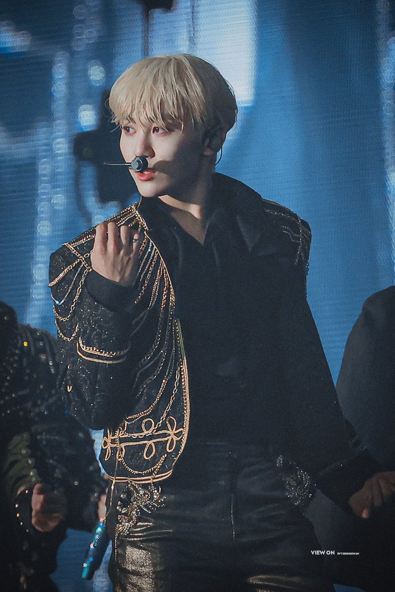 this pic of seungkwan.