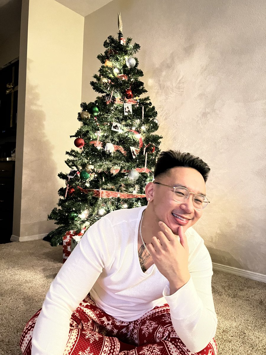 GodDamnFerDi's tweet photo. Santa said you’ve been naughty, so instead of coal you get me 😈 https://t.co/RkKoHzEEFN
