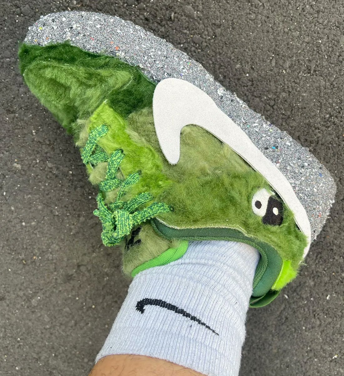 JustFreshKicks tweet media