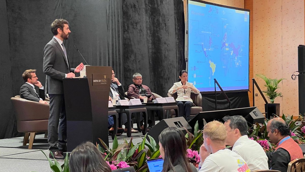 ICAPSecretariat's tweet photo. 🗺️ Head of Secretariat @StefanoDeClara addressing the plenary at the #AsiaClimateSummit in Singapore 🇸🇬

📈 How #carbonmarkets in the #AsiaPacific region are developing and maturing will be key on the road to #netzero 🌱

🔴 Join us online here: https://t.co/YyvJPjpXgS https://t.co/Z5WMEWSq4A