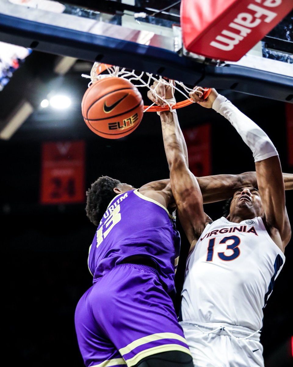 UVAMensHoops's tweet photo. We can't get enough of these dunk photos!

#GoHoos | @Almighty_ry3 https://t.co/QPNFZd0fmf