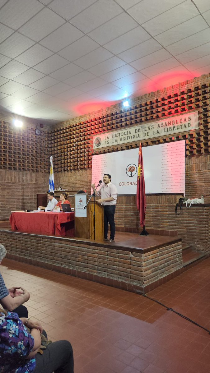 DarioP_UY's tweet photo. Hoy me tocó asumir con Convencional Departamental del Partido Colorado. 

Cómo hace 6 años, seguiré defendiendo mis ideas y honrando las mejores costumbres del Batllismo. 

¡Gracias los cientos de jóvenes que nos dieron su apoyo! ¡Sabremos cumplir! 💪 https://t.co/jHJ7xocd2N