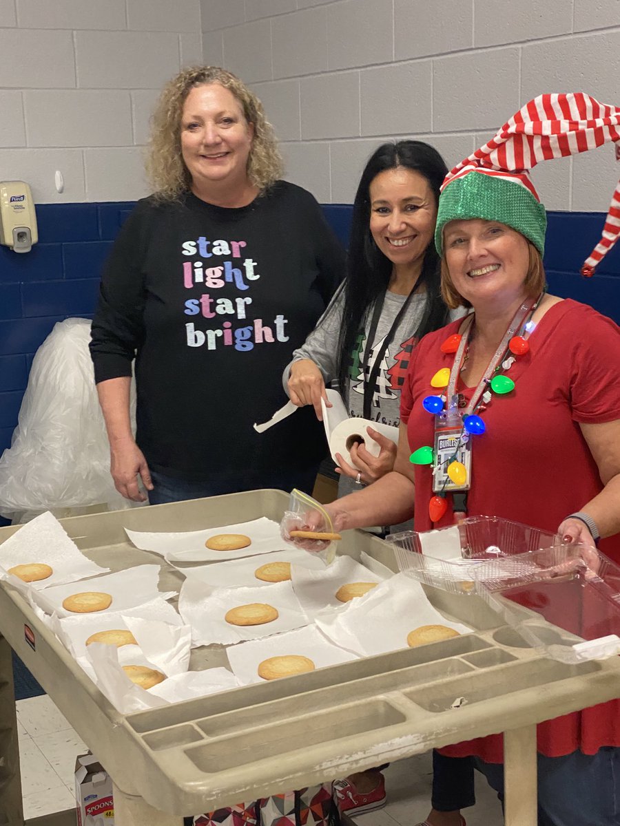 Another fun Family Engagement evening with our Mound families, students and staff! Our holiday extravaganza was a hit! ⁦<a href="/MoundMustangs/">Academy of Leadership & Technology @ Mound Elem.</a>⁩ ⁦<a href="/BurlesonISD/">BurlesonISD</a>⁩