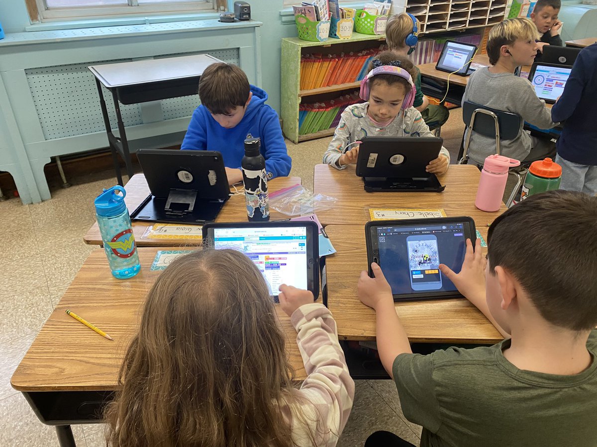 DLemkeWSS's tweet photo. These future computer scientists joined students worldwide today as they participated in an Hour of Code 2022. #FSHourofCode! https://t.co/DshtGCImPq