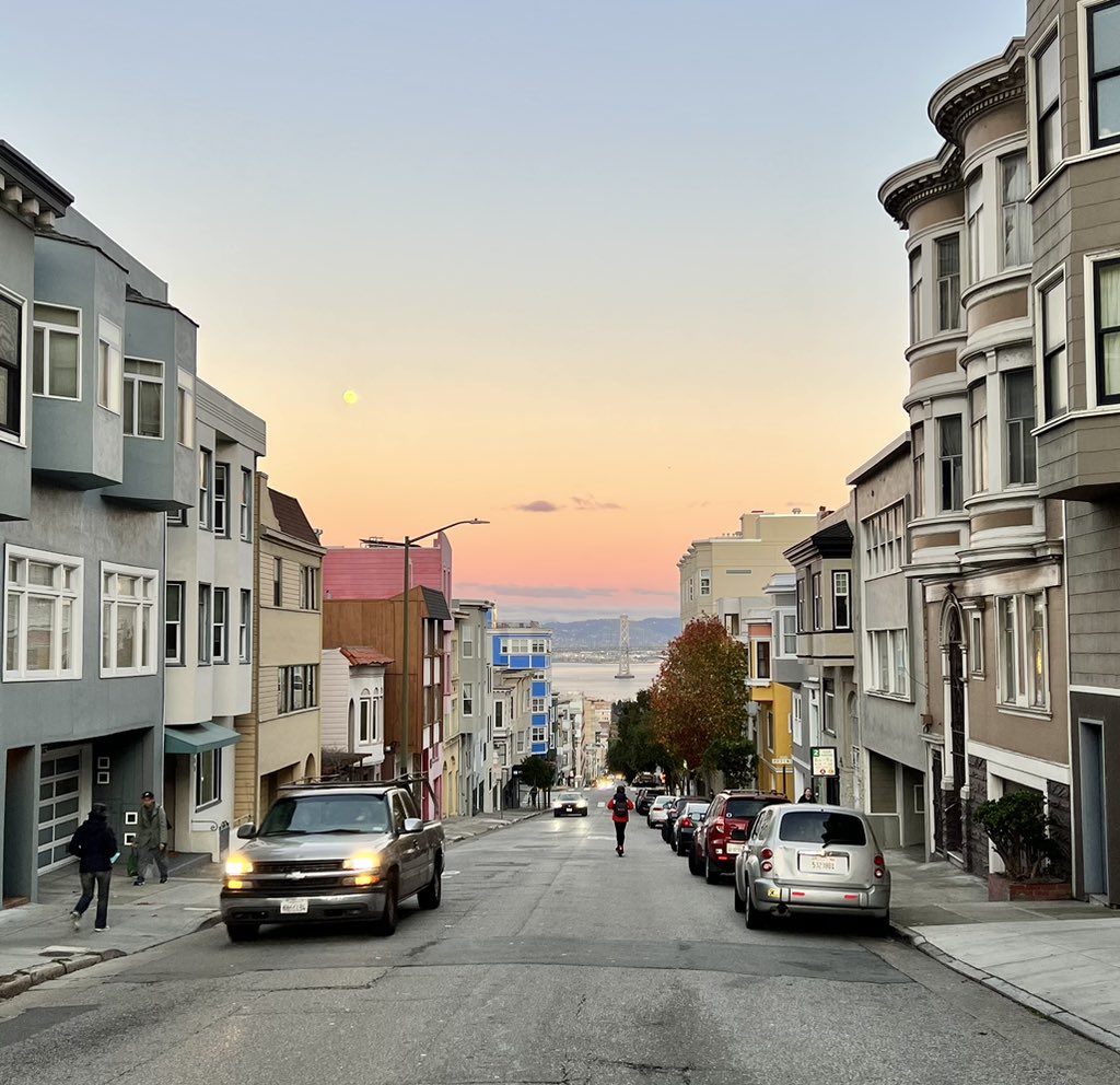 BrokeAssStuart's tweet photo. I love this city. https://t.co/Z8fZOi2yNe