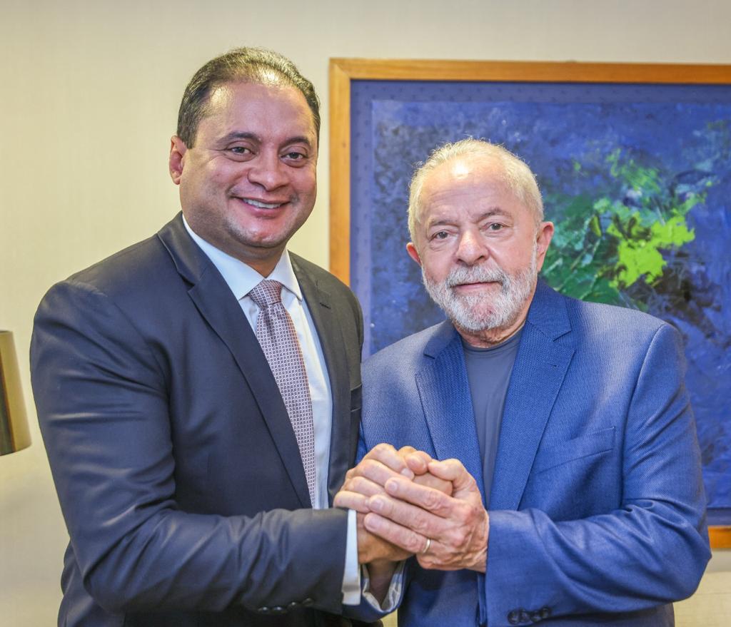 CarlosLupiPDT's tweet photo. Com nossos líderes @andrepdt12 e @wevertonrocha. Falamos com franqueza que o PDT não tem nenhuma exigência ou reivindicação ao governo @LulaOficial e que estaremos apoiando as medidas que protejam os trabalhadores e elevem os salários e o fim do teto de gastos para a área social. https://t.co/62SrJcLgLa