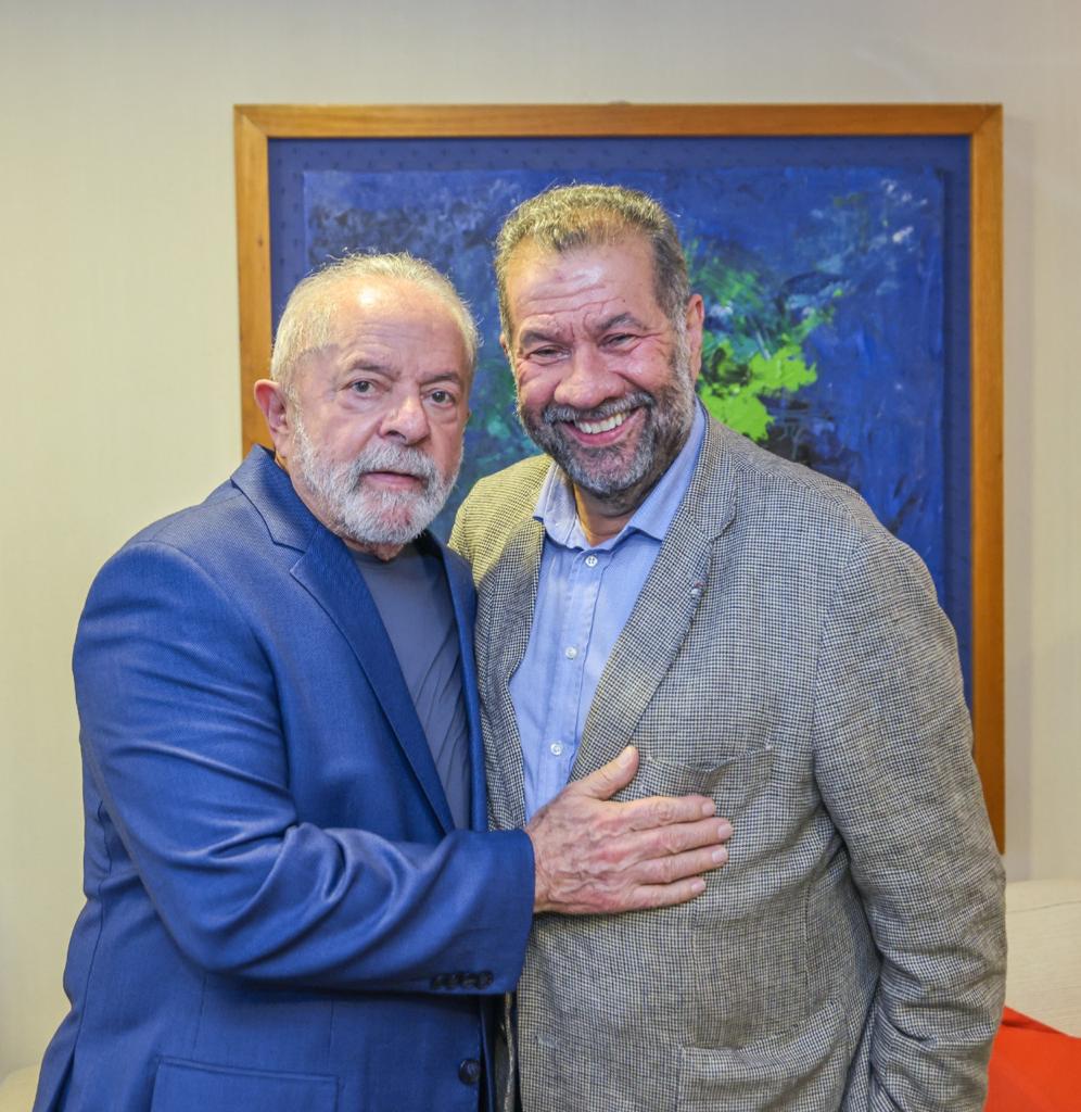 CarlosLupiPDT's tweet photo. Com nossos líderes @andrepdt12 e @wevertonrocha. Falamos com franqueza que o PDT não tem nenhuma exigência ou reivindicação ao governo @LulaOficial e que estaremos apoiando as medidas que protejam os trabalhadores e elevem os salários e o fim do teto de gastos para a área social. https://t.co/62SrJcLgLa