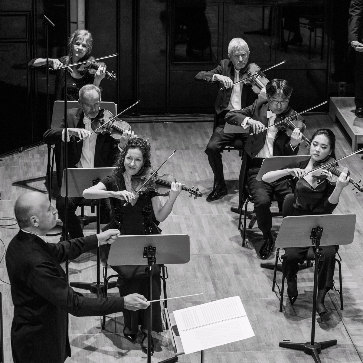 sonyclassicaljp's tweet photo. パーヴォ・ヤルヴィ @paavo_jarvi とドイツ・カンマーフィルハーモニー・ブレーメン最新盤

ハイドン：交響曲第101番「時計」・第103番「太鼓連打」

本日発売

明日から東京オペラシティ @operacity_hall で4年ぶりの来日公演も

ハイドンも演奏されます！ 

ご試聴・ご購入
https://t.co/fWnTITz1Vc https://t.co/v4aOdkYCYE
