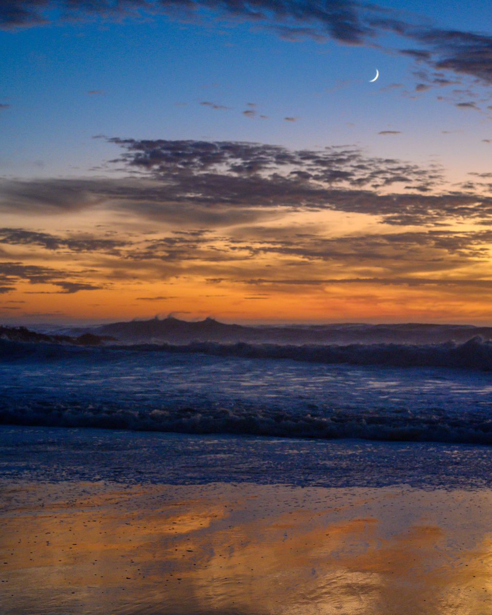 Today’s shot…The moon following the sun after sunset. Pescadero, CA. November 2022. 

#Nikon #nikoncreators #nikonnofilter #NikonPhotography #LandscapePhotography #NaturePhotography #California #CaliforniaPhotography #CaliforniaCoast #sunsetphotography #bluehourphotography