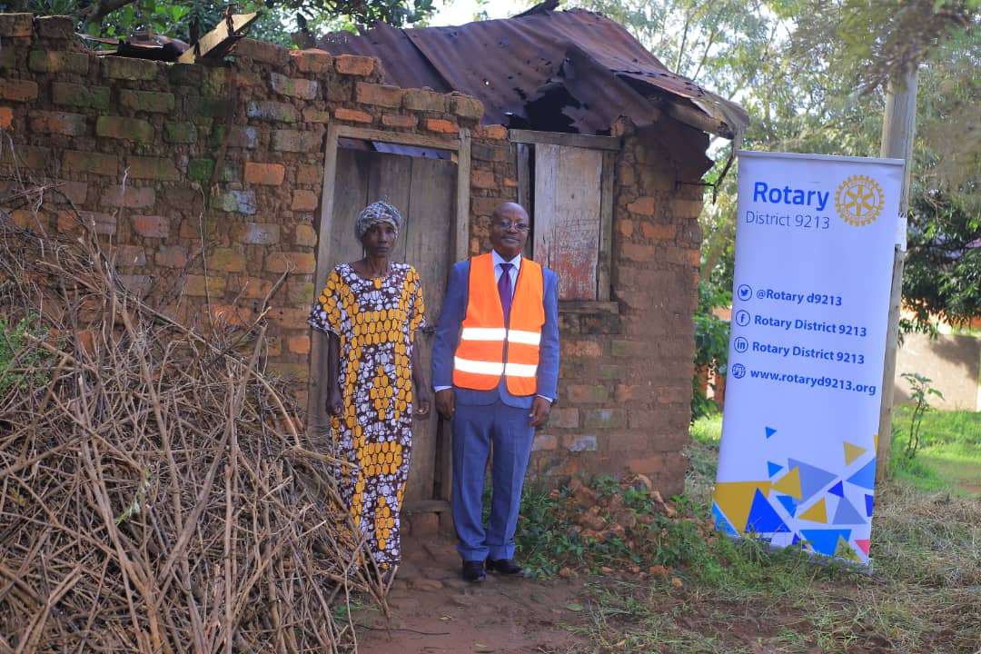 HonMikeSebalu_'s tweet photo. Rotarians of the Rotary Club of Masindi got together and took action that caused lasting change to this lady and her family. They rescued her from a collapsing and built for her a descent house. https://t.co/Rcz8yUjp7T
