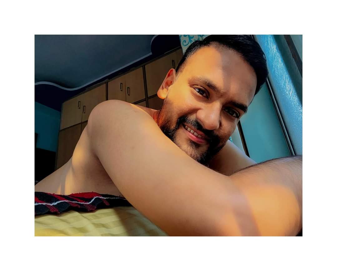 Butterfinger_24's tweet photo. Keep your face always toward the sunshine—and shadows will fall behind you 🌞😃🍸#hellowinter 🥶#imagoodboy 😃😁✨
#beingsingle #staystrong #boystagram #mypicture #simpleandsober #selflove #gayfollow #photooftheday #posemaker #selfie #ig_blogger #gaystagram #ig_calcutta #Snappy https://t.co/IoedC5dwb4