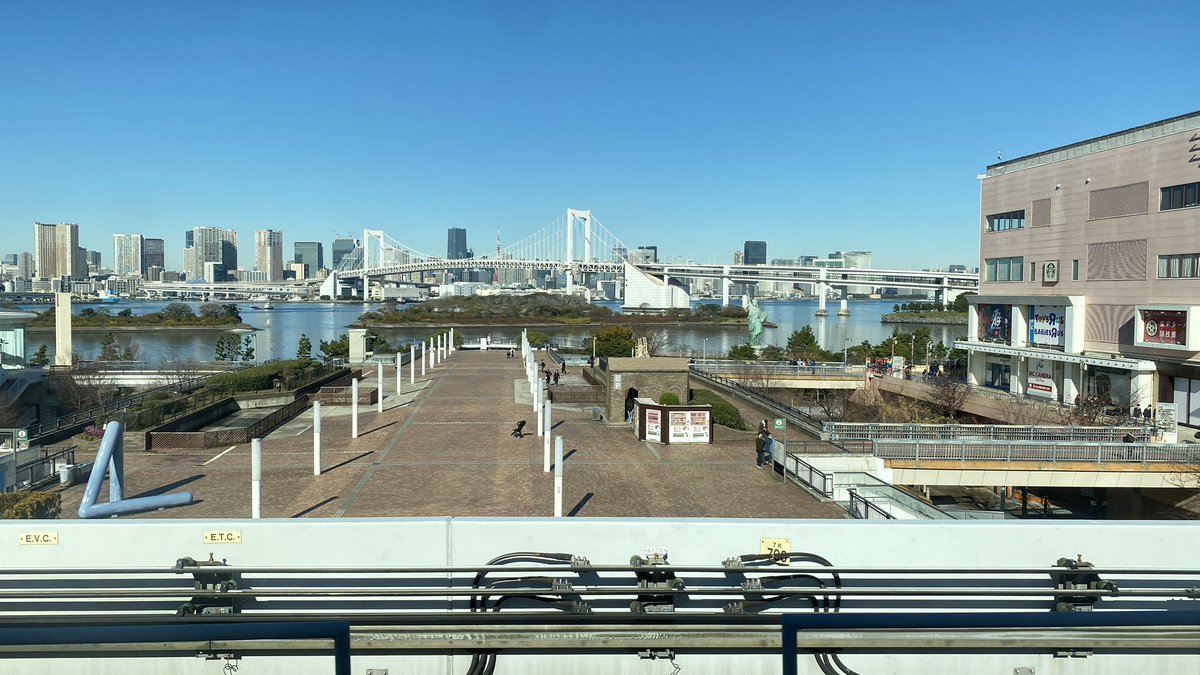 BoyShinjuku's tweet photo. 今日は朝からビックサイトへ！
朝からビックサイトのイベントへ行ったのだけど、一日中歩いて、疲れてしまいました。
絶対痩せたよね。って自分に言い聞かせました。笑
#東京ビックサイト https://t.co/FfnshzdVXz