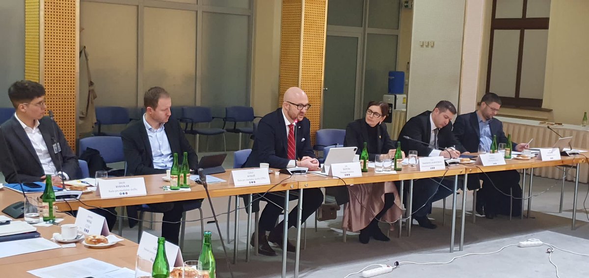 Yesterday’s discussion at <a href="/strakovka/">Úřad vlády ČR</a> on the new CZ legislation regarding online content threatening state security with <a href="/LubosKuklis/">Lubos Kuklis</a> <a href="/ADergam/">Adriana Dergam</a> <a href="/laurencikova_k/">Klára Šimáčková Laurenčíková</a> <a href="/CHH_MVCR/">CHH MV 🇨🇿🇺🇦</a>. @Office_CBR_sk shared best practices and lessons learned from the SK media law and the recent terrorist attack.