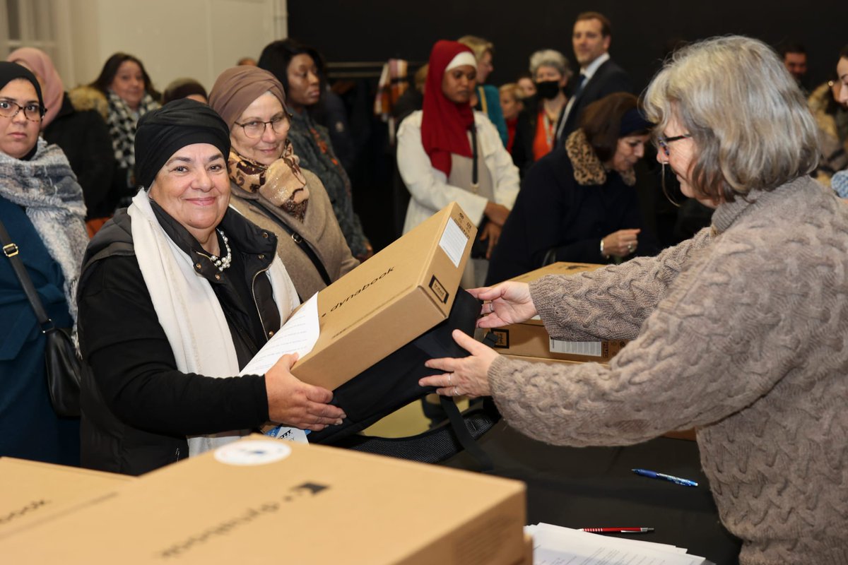 AmiensMetropole's tweet image. [ #InclusionNumérique 💻 ] La Ville et le CCAS d’Amiens dotent en équipement informatique des Amiénois en situation d’illectronisme

Lire le communiqué 👉amiens.fr/Actualites/Inc…