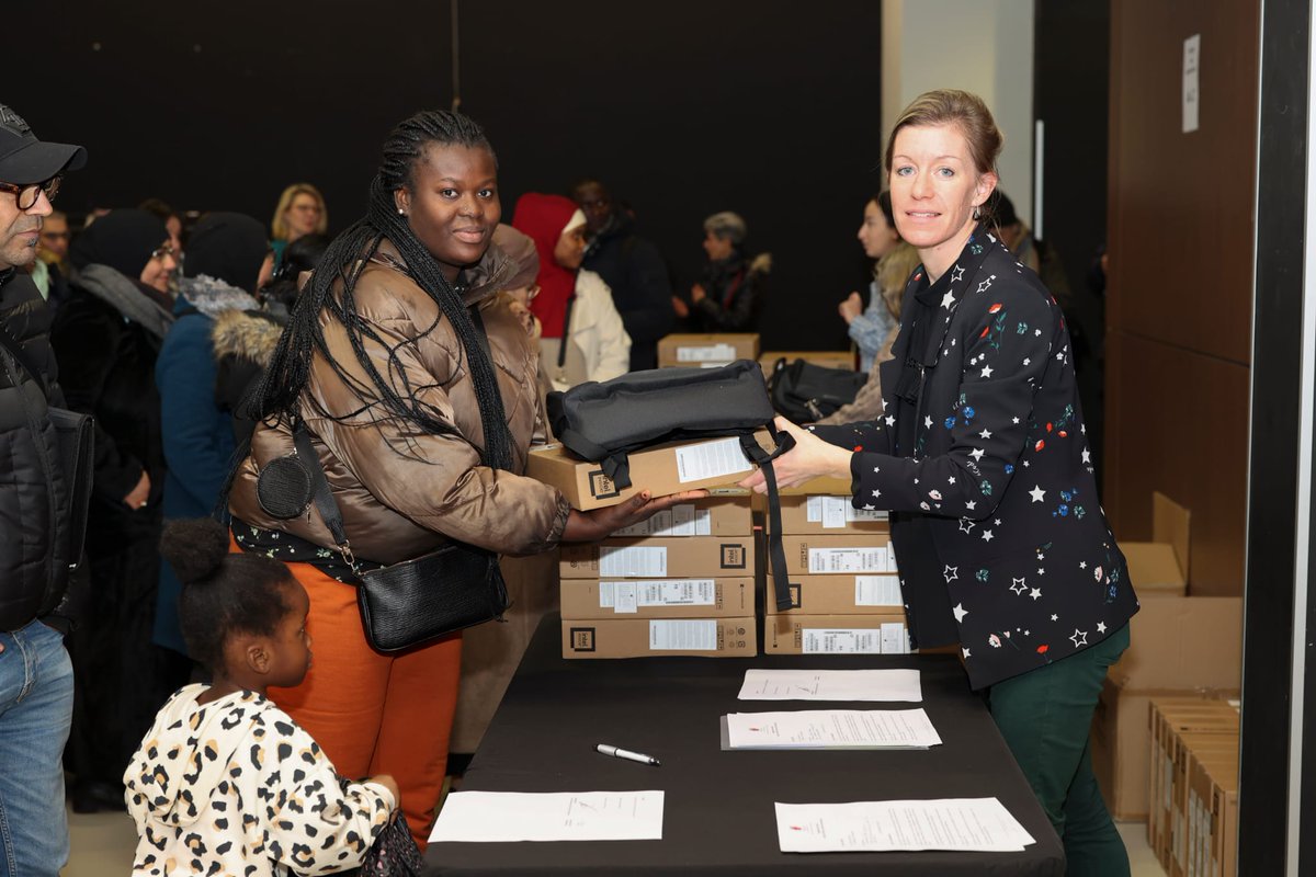 AmiensMetropole's tweet image. [ #InclusionNumérique 💻 ] La Ville et le CCAS d’Amiens dotent en équipement informatique des Amiénois en situation d’illectronisme

Lire le communiqué 👉amiens.fr/Actualites/Inc…