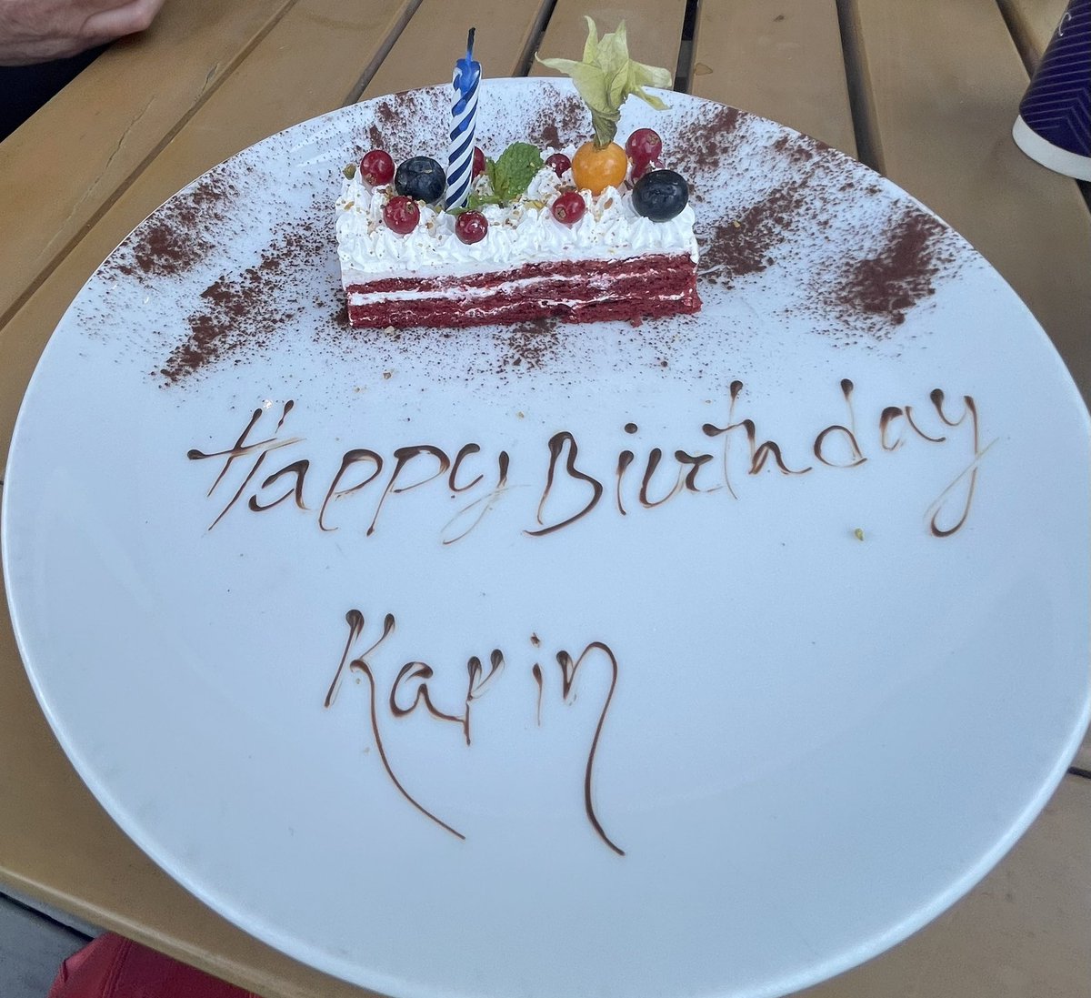 Kaddi777's tweet photo. Birthday congratulations and the first well-wishers! A wonderful birthday can start in Dubai.❤️🍀😘😍🎉🎂🙋🏻♀️🇦🇪
#birthday #geburtstag #Dubai #vae #uae #karin_dinter #Karin #decenber #heute #today https://t.co/5xsbsEEexf