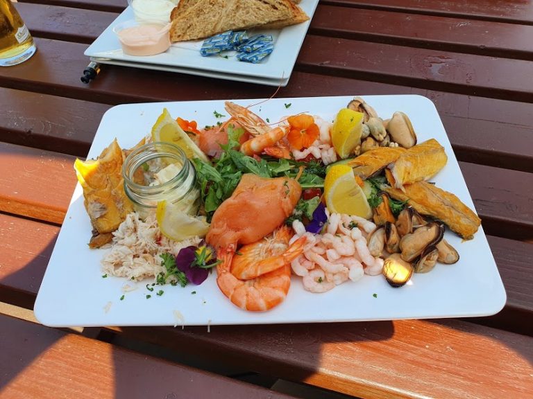 The UK county of Cornwall is a fantastic place for holiday with dogs as there are lots of dog friendly features of the county. There are dog friendly beaches, bars, restaurants, beaches and attractions in #Cornwall.

rjontour.com/cornwall-dog-f… #EarlyBiz
#dogsoftwitter