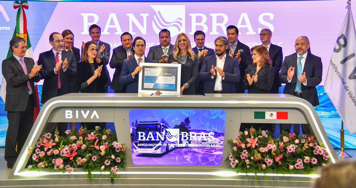 cajonguitud's tweet photo. ¡Enhorabuena! La colocación de este #BonoSustentable con perspectiva de género por 7,500mdp por parte de @Banobras_mx, estoy seguro tendrá gran impacto social y ambiental para refinanciar proyectos en materias fundamentales como la movilidad segura para las mujeres. #BIVABanobras https://t.co/guRn4WIU9a