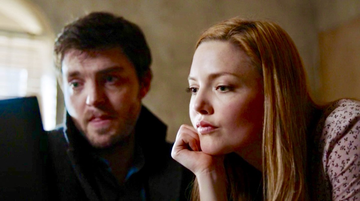 HelenSGidley's tweet photo. #StrikeCountdown Four sleeps to go🤗
#CormoranStrike #TomBurke #RobinEllacott #HollidayGrainger
#TroubledBlood 😔🩸. 😘🍁🎄💗🌈 https://t.co/knO9jnhiua