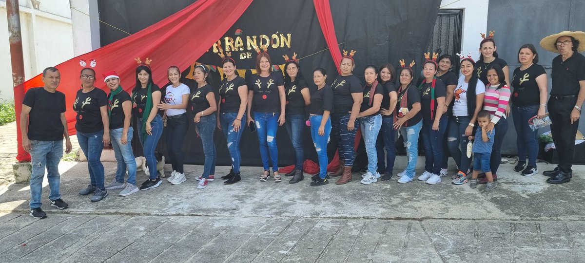 ue_033's tweet photo. Gran parrandón navideño en nuestra escuelita GABINO RIOS QUINTANA, gracias totales. @MPPEDUCACION @_LaAvanzadora @ZonaEducTachira @Berzabethg1 @Crazet2011 @2018Cra @educacion_junin @canea_cra https://t.co/SsWX3k1sCP