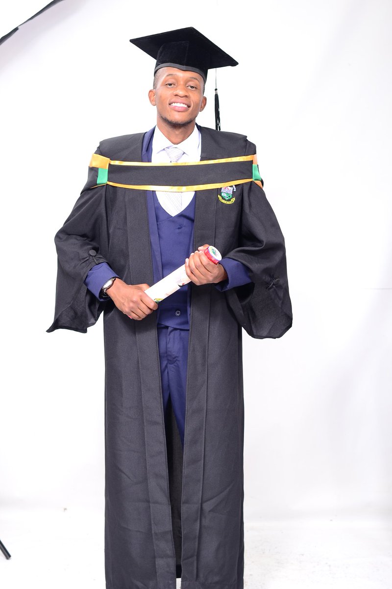 ChrisBokile's tweet photo. #Thank you almighty God
#Indoda enes' bindi 
#The Graduate
#B. Sc.[hons] Degree in Geography and Environmental Science https://t.co/M3T8B2B4zT