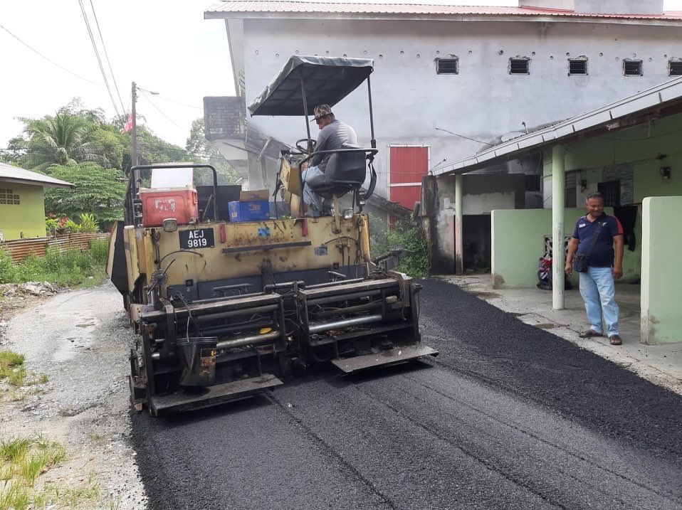 DemitDun's tweet photo. Alhamdulillah,baik pulih jalan wakaf Tanjung.
Terima kasih YB Dato' Mumtaz ADUN Demit. Semoga bermanfaat.
#mumtazmdnawi
#N19Demit
#PAS
#kelantan
#pnbest
#malaysiasejahtera
#BersihStabil
#PerikatanNasional
#MuslimatPAS
#WanitaMalaysia https://t.co/eQQV5a79Tr