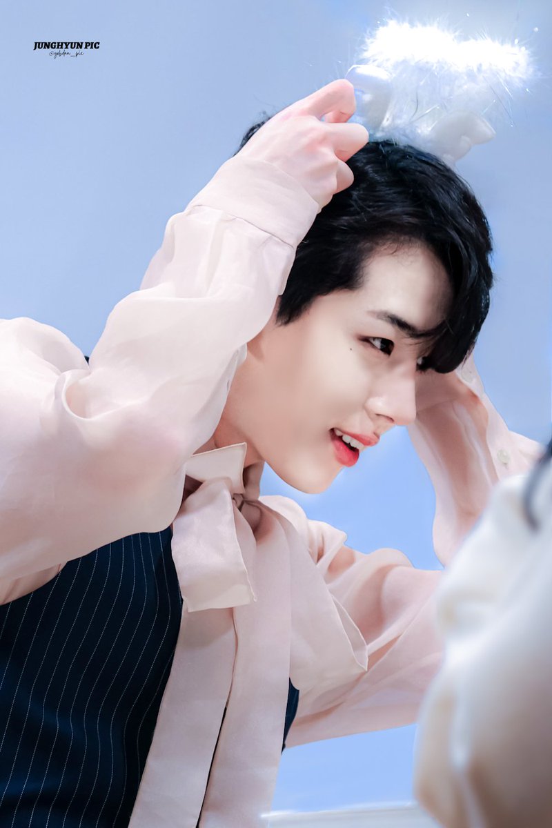 221203 팬싸인회 

존잘존예 다하는 이정현하세요😇

#이정현 #정현 
#갓기등장 #junghyun