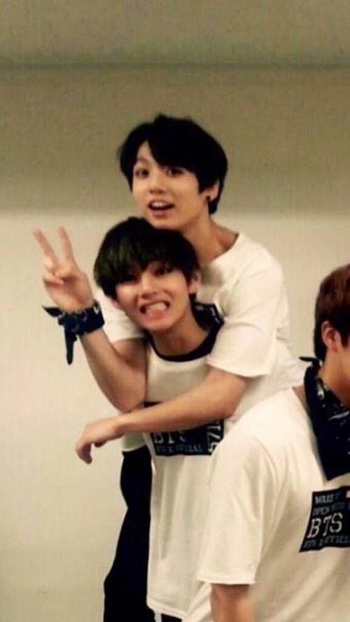 tae lover (@kimthver) on Twitter photo 