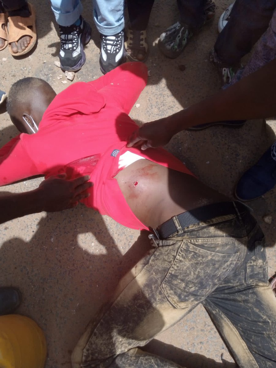 benson_chumba's tweet photo. Still wondering how daring that policeman was to an extent of shooting a student who wasn't armed in any way💔💔😭

Rest in power Comrade https://t.co/JY1XxEDiRI