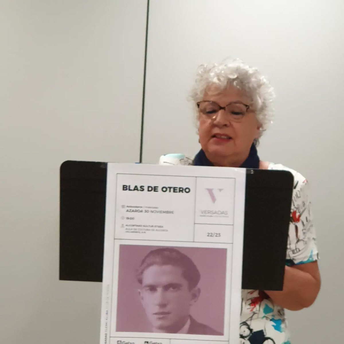 mirenepalacios's tweet photo. Una muestra de lo vivido el pasado miércoles, 30 de noviembre. Poesía de Blas de Otero y declamacion propia.
#Gracias 
#Versadas 
#auladecultura 
#getxo 
#Algorta 
#poesía 
#poetry 
#poetrycommunity 
#writer
#writerscommunity 
#MirenEPalacios 
#Gracias 
https://t.co/k7hQfARJ99 https://t.co/gxiVCPLN4n