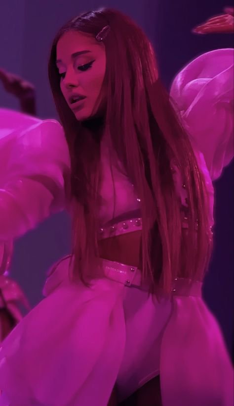 Kat_grahamkenya's tweet photo. @Spotify Ariana Grande https://t.co/Itp2riOkqn