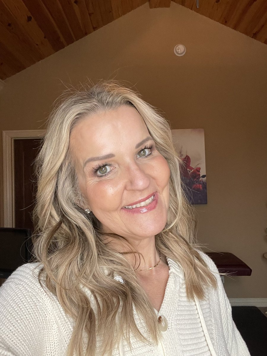 CryptDo3's tweet image. Follow for mature makeup tips!