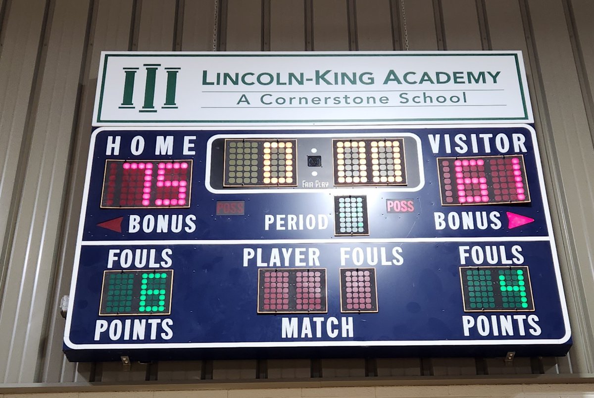 Good win over a tough Pontiac squad today... Senior Guard Domo Ramsey led the team with 24 points and 5 assist. Senior forward Jahvion Sims  had 20 points and 11 rebounds.

Let's Go Eagles