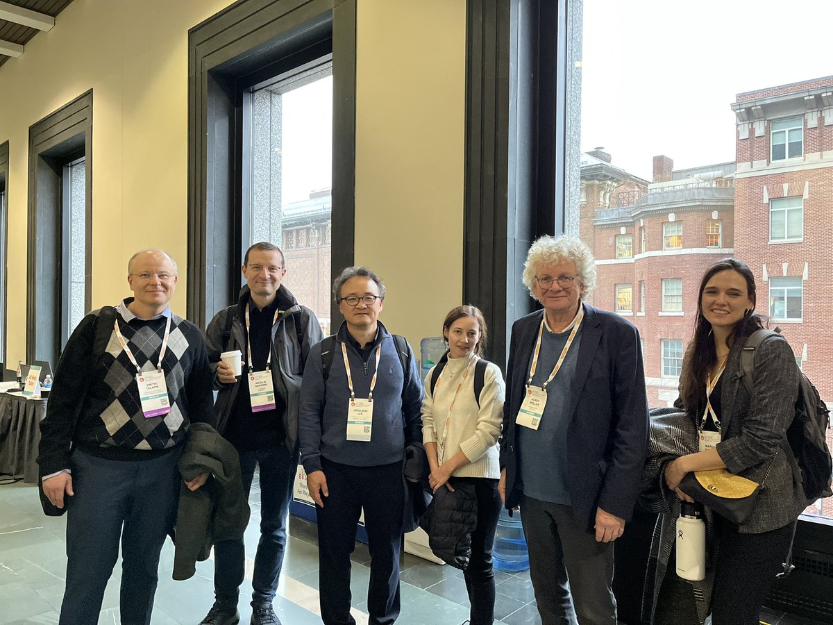 2022 MRS fall meeting, Boston with NM05 invited speakers and organizers. It was a great time.