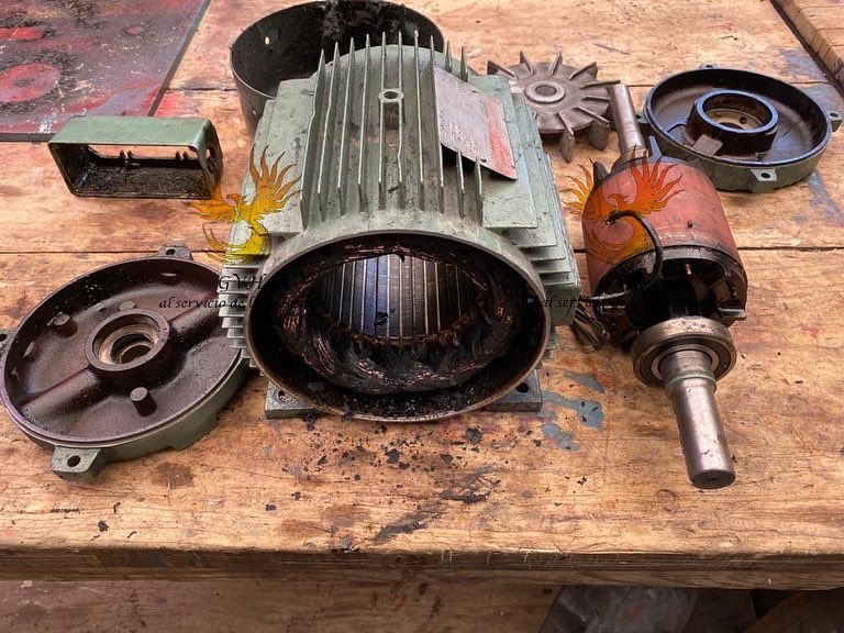 EmbobinadoGVH's tweet photo. Embobinado y reparación general a motor trifásico marca General Electric de 5 H. P. #serviciogvh #embobinado #motorestrifasicos #reparacionmotor #embobinadosdemotores #generalelectric https://t.co/UwbIs4iGlo