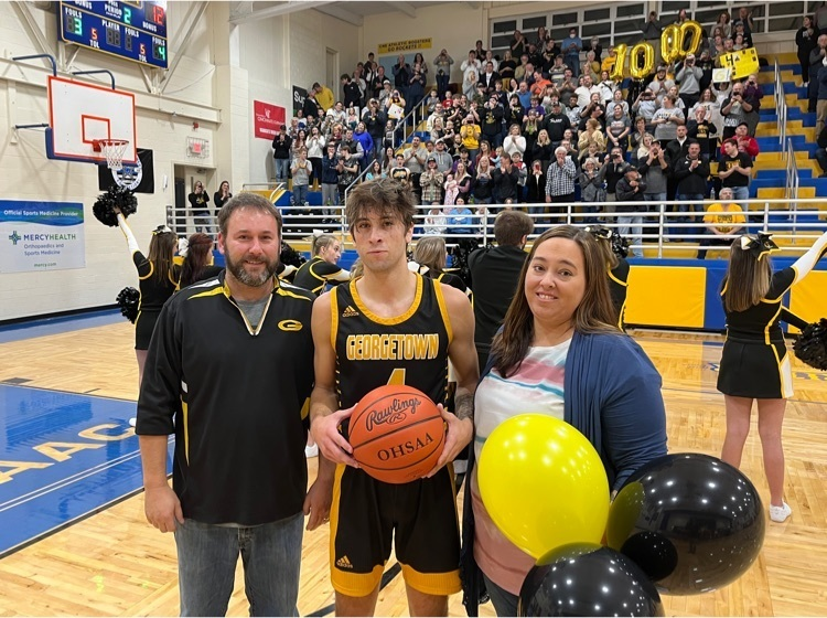 Gtown_Athletics's tweet photo. Carson Miles scored 14 point’s tonight at CNE with the 4th point of the game needed to join the 1,000 point club being an emphatic dunk. It was a big night and a team victory for the G-Men. Congrats Carson and Family.
#igniteinspireinstill https://t.co/4icsY5E3yr