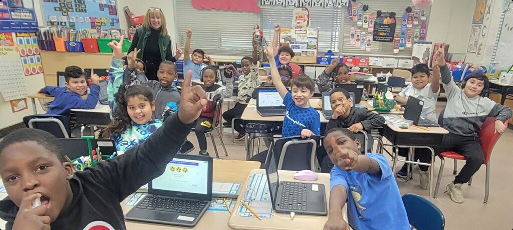 Congratulations to Mrs. McAleese’s class. These students have  already read over 600 books 📚. Way to go scholars!!! #lovetoread #ParkPride #OneWestbury