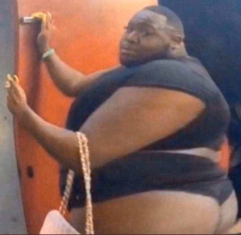 hexsooni666's tweet photo. @LuvvRichy2 Y'all I can see it in her stomach 😭 https://t.co/D0ki7hCfcF