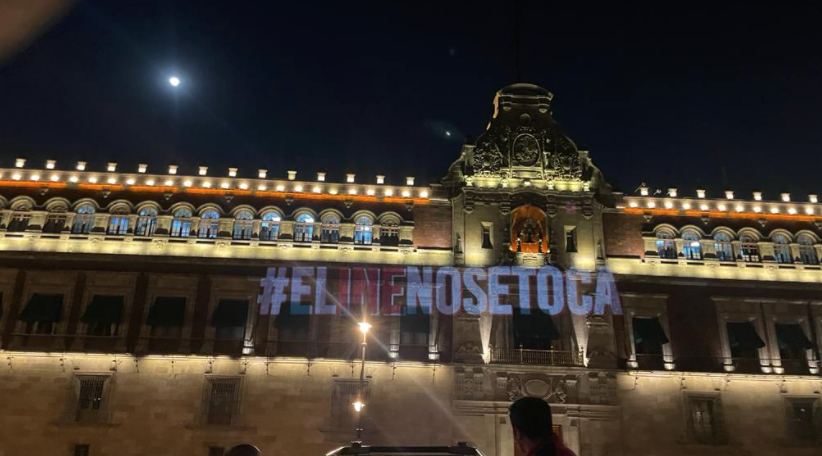 lopezdoriga's tweet photo. #AHORA

La proyección en Palacio Nacional tras el rechazo en la Cámara de Diputados de la reforma electoral.

#ElINENoSeToca https://t.co/H3G2EBeIKN