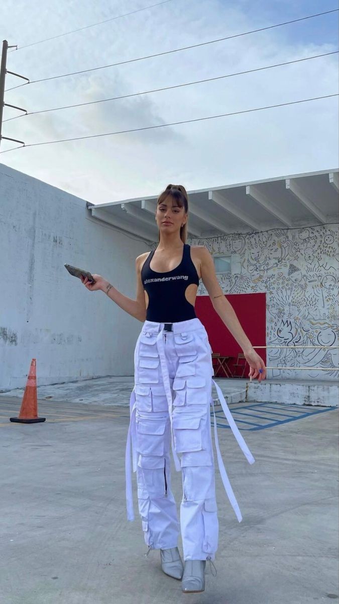 lanatinista's tweet photo. el tremendo cuerpazo que tiene tini por favor es una barbie todissíma https://t.co/wOCbtGjO0C