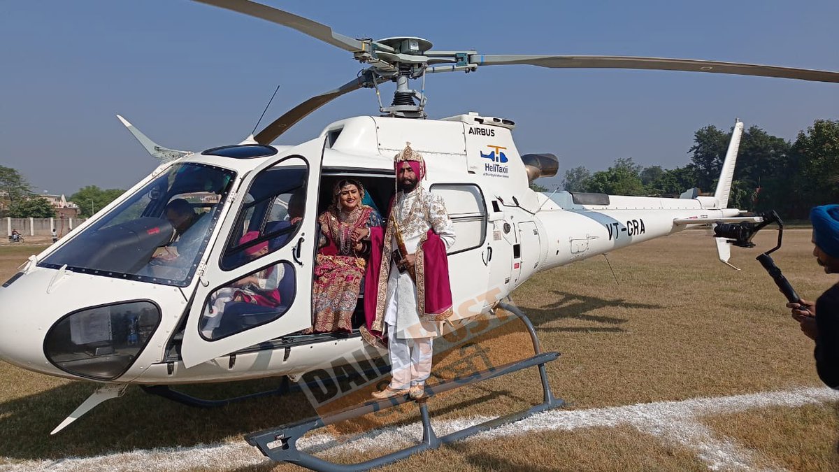 dailypostpunjab's tweet photo. ਪੰਜਾਬੀ ਮੁੰਡੇ ਨੇ ਕਰ'ਤੀ ਕਮਾਲ 
ਲਾੜੇ-ਲਾੜੀ ਨੇ ਹੈਲੀਕਾਪਟਰ 'ਤੇ ਮਾਰੀ ਐਂਟਰੀ
ਹੈਲੀਕਾਪਟਰ 'ਚ ਲੁਧਿਆਣਾ ਤੋਂ ਲਾੜੀ ਵਿਆਹੁਣ ਸੰਗਰੂਰ ਪਹੁੰਚਿਆ ਲਾੜਾ

#Sangrur #Punjab #Groom #Entery #Helicopter #Marrying #Bride #GalleryPics #Dailypostpunjabi https://t.co/lg9PO8QTYD