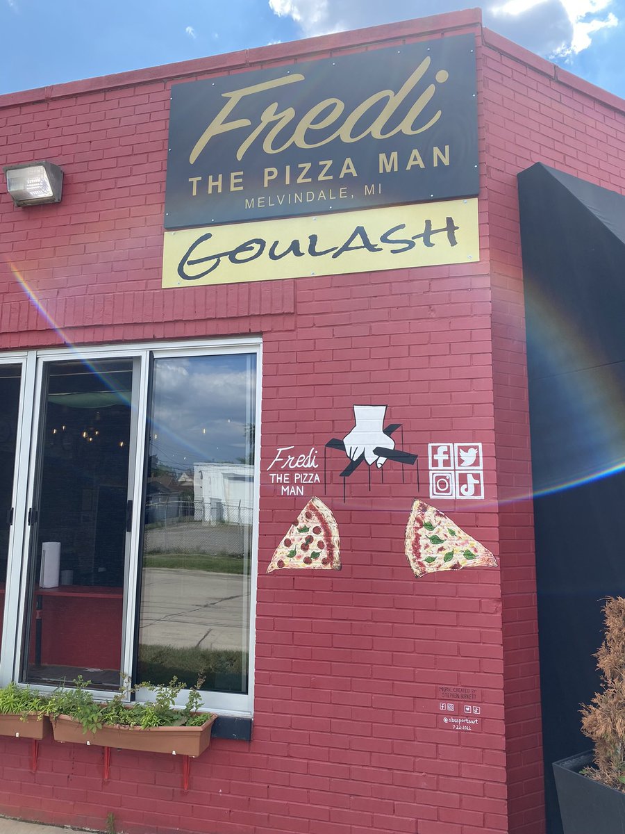 dbz99's tweet photo. @MadScientistFF Detroit Style is great, it's definitely a staple in the pizza game... But when you're in #Detroit There's only one stop ya gotta make @FrediThePizzamn 8.7 is all ya need to know in the D! #pizzamaestro 🍕 #bestintheD https://t.co/YyztLymFCB