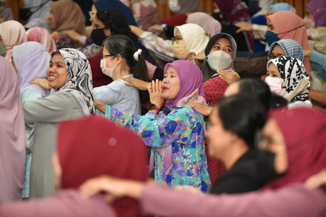 FRIMKepong's tweet photo. Perkumpulan Wanita @FRIMKepong (#PWFRIM) raikan Hari Penghapusan Keganasan Wanita Antarabangsa pd 25/11
Zaiwana Ngojar, Pegawai Psikologi @PDRMsia sampaikan seminar 'Pandu Jiwamu, Urus Hatimu'
#InternationalDayForTheEliminationOfViolenceAgainstWomen https://t.co/LaPkQaOxNW