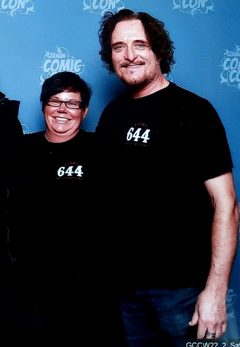 Kanada20001's tweet photo. Team #Agent644 aka @KimFCoates all the way.
I can't thank you enough for all you do for your fans. The time you give to them is truly appreciated.
You made my/our weekend beyond amazing.
I hope you spend the holidays recharging and enjoying time with your family. https://t.co/KvdYQDqVVt